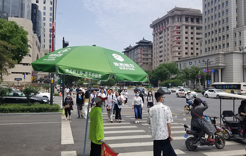 軍供公司：為交警蓮湖大隊送去“糧農綠傘”